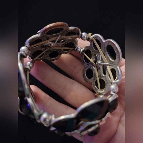 Chunky Black Floral Bracelet - Picture 4 of 9